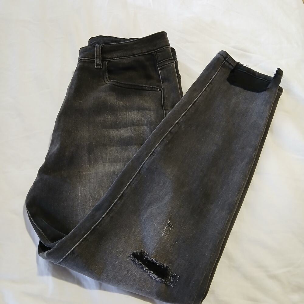 Black Jeans Unlabeled sz 31 Stretch Straight Distressed-Style Shoe Cut-Outs